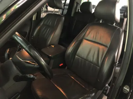 VOLKSWAGEN Amarok 2.0 16V 4X4 CABINE DUPLA HIGHLINE TURBO INTERCOOLER AUTOMÁTICO, Foto 17 VOLKSWAGEN Amarok 2.0 16V 4X4 CABINE DUPLA HIGHLINE TURBO INTERCOOLER AUTOMÁTICO, Foto 17