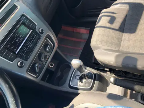 VOLKSWAGEN Crossfox 1.0 12V 4P FLEX I-MOTION AUTOMATIZADO, Foto 12 VOLKSWAGEN Crossfox 1.0 12V 4P FLEX I-MOTION AUTOMATIZADO, Foto 12