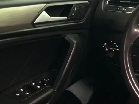 VOLKSWAGEN Tiguan 1.4 250 TSI TOTAL FLEX ALLSPACE TURBO AUTOM�TICO TIPTRONIC, Foto 18