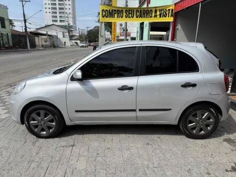 NISSAN March 1.0 16V 4P S FLEX, Foto 4
