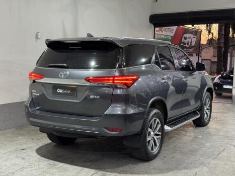 TOYOTA Hilux SW4 2.8 16V 4P SRX 4X4 7 LUGARES TURBO DIESEL AUTOMTICO, Foto 5