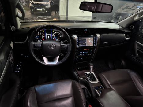 TOYOTA Hilux SW4 2.8 16V 4P SRX 4X4 7 LUGARES TURBO DIESEL AUTOMTICO, Foto 15