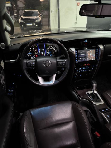 TOYOTA Hilux SW4 2.8 16V 4P SRX 4X4 7 LUGARES TURBO DIESEL AUTOMTICO, Foto 16