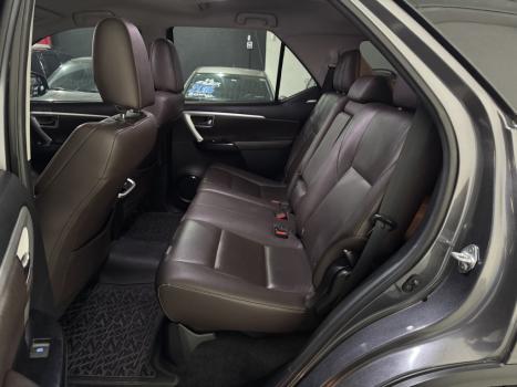 TOYOTA Hilux SW4 2.8 16V 4P SRX 4X4 7 LUGARES TURBO DIESEL AUTOMTICO, Foto 17