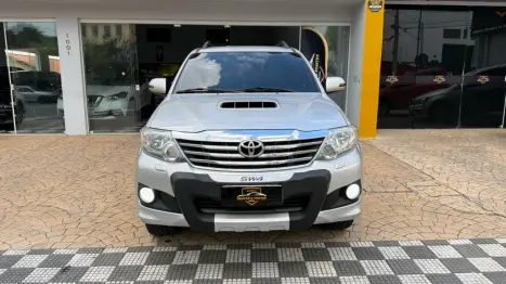 TOYOTA Hilux SW4 3.0 16V 4P SRV 4X4 7 LUGARES TURBO DIESEL AUTOMTICO, Foto 3