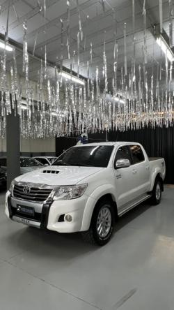 TOYOTA Hilux Caminhonete 2.8 16V SRV 4X4 DIESEL CABINE DUPLA AUTOM�TICO