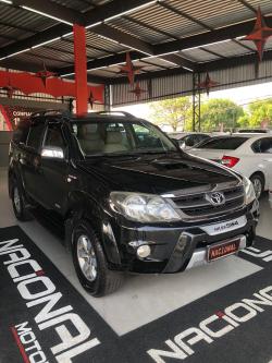 TOYOTA Hilux Caminhonete 3.0 4P 4X4 SRV TURBO DIESEL CABINE DUPLA AUTOMTICO