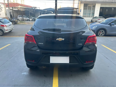 CHEVROLET Onix Hatch 1.4 4P FLEX LTZ, Foto 4