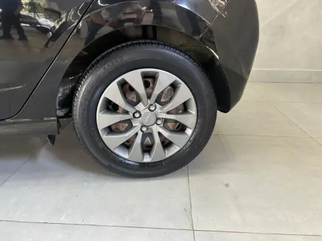 CHEVROLET Onix Hatch 1.4 4P FLEX ADVANTAGE AUTOM�TICO, Foto 2