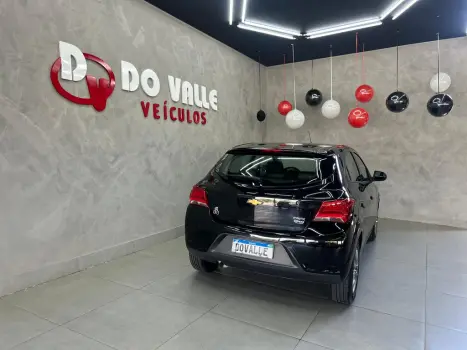 CHEVROLET Onix Hatch 1.4 4P FLEX ADVANTAGE AUTOM�TICO, Foto 10
