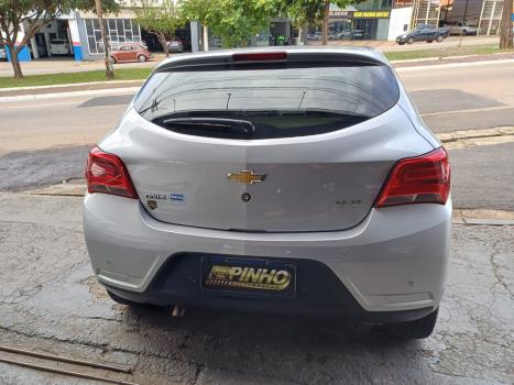 CHEVROLET Onix Hatch 1.4 4P FLEX LT, Foto 6