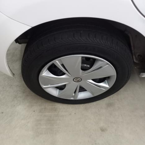 NISSAN March 1.0 16V 4P S FLEX, Foto 4