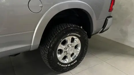 RAM 2500 6.7 I6 24V SLT CABINE DUPLA TURBO DIESEL LARAMIE 4X4 AUTOMÁTICO, Foto 5