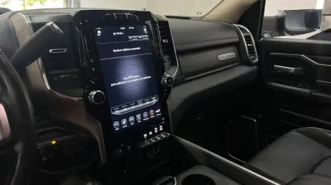 RAM 2500 6.7 I6 24V SLT CABINE DUPLA TURBO DIESEL LARAMIE 4X4 AUTOMÁTICO, Foto 7