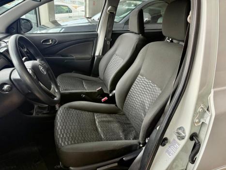 TOYOTA Etios Hatch 1.3 16V 4P FLEX X, Foto 9
