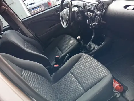 TOYOTA Etios Hatch 1.3 16V 4P FLEX X, Foto 8