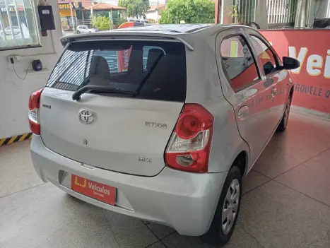 TOYOTA Etios Hatch 1.3 16V 4P FLEX X, Foto 9