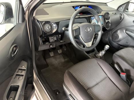 TOYOTA Etios Hatch 1.3 16V 4P FLEX X, Foto 6