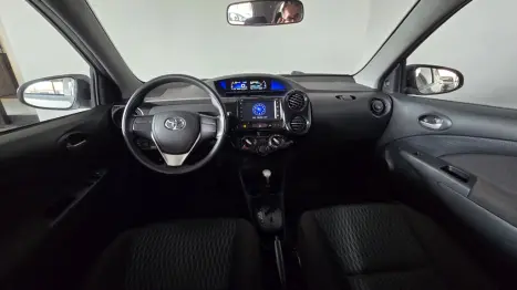 TOYOTA Etios Hatch 1.3 16V 4P FLEX X AUTOMÁTICO, Foto 8