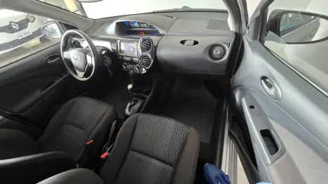TOYOTA Etios Hatch 1.3 16V 4P FLEX X AUTOMÁTICO, Foto 9
