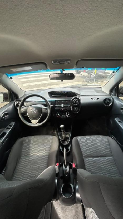 TOYOTA Etios Hatch 1.3 16V 4P FLEX X, Foto 8