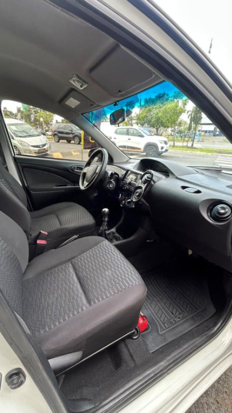 TOYOTA Etios Hatch 1.3 16V 4P FLEX X, Foto 9