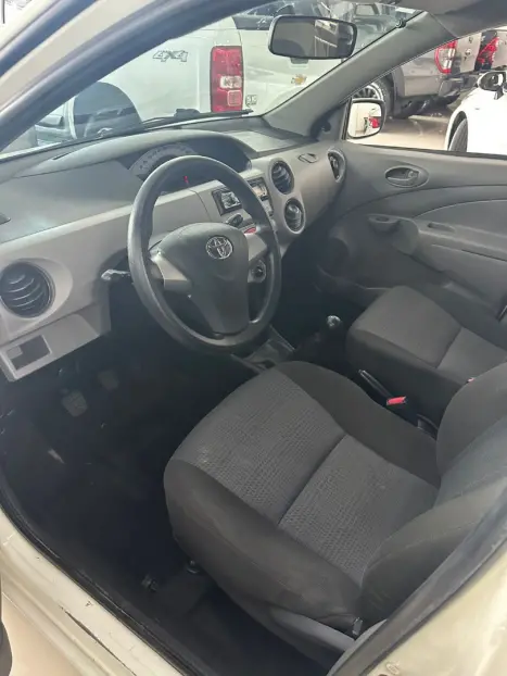 TOYOTA Etios Sedan 1.3 16V 4P FLEX X, Foto 4