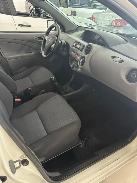 TOYOTA Etios Sedan 1.3 16V 4P FLEX X, Foto 8