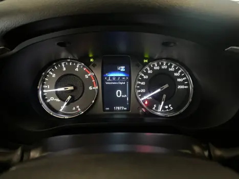 TOYOTA Hilux Caminhonete 2.8 16V SRX 4X4 TURBO DIESEL CABINE DUPLA AUTOMÁTICO, Foto 3 TOYOTA Hilux Caminhonete 2.8 16V SRX 4X4 TURBO DIESEL CABINE DUPLA AUTOMÁTICO, Foto 3