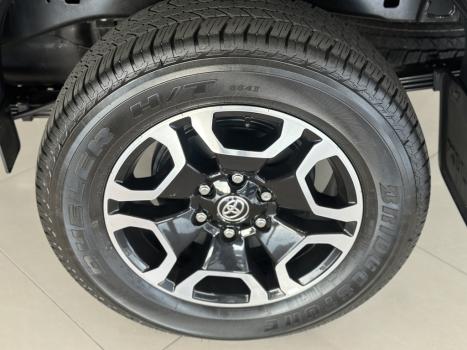 TOYOTA Hilux Caminhonete 2.8 16V SRX 4X4 TURBO DIESEL CABINE DUPLA AUTOMÁTICO, Foto 6 TOYOTA Hilux Caminhonete 2.8 16V SRX 4X4 TURBO DIESEL CABINE DUPLA AUTOMÁTICO, Foto 6