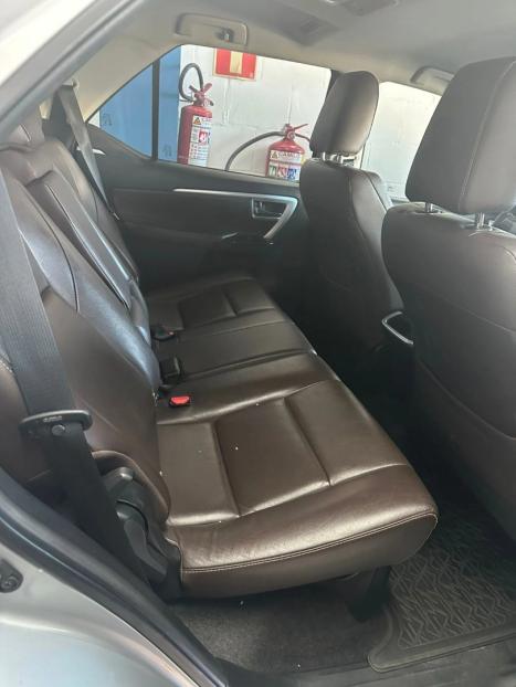 TOYOTA Hilux Caminhonete 2.8 16V 4P SRX DIESEL CABINE DUPLA, Foto 3