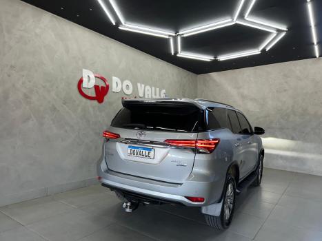 TOYOTA Hilux SW4 2.7 16V 4P FLEX SRV 7 LUGARES AUTOM�TICO, Foto 2