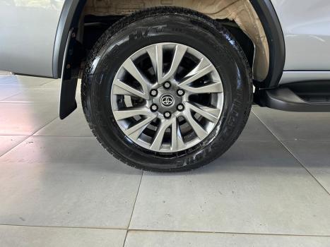 TOYOTA Hilux SW4 2.7 16V 4P FLEX SRV 7 LUGARES AUTOM�TICO, Foto 3