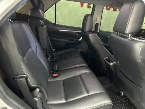 TOYOTA Hilux SW4 2.7 16V 4P FLEX SRV 7 LUGARES AUTOM�TICO, Foto 4