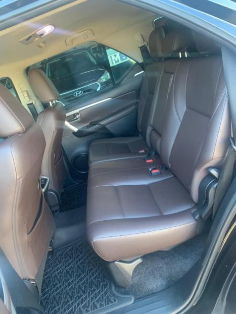 TOYOTA Hilux SW4 2.8 16V 4P SRX 4X4 7 LUGARES TURBO DIESEL AUTOMTICO, Foto 3