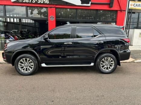 TOYOTA Hilux SW4 2.8 4P SRX 4X4 DIAMOND 7 LUGARES TURBO DIESEL AUTOMTICO, Foto 6
