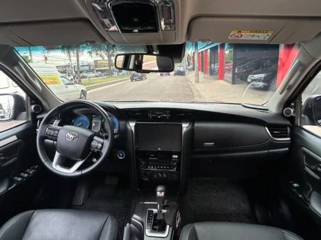 TOYOTA Hilux SW4 2.8 4P SRX 4X4 DIAMOND 7 LUGARES TURBO DIESEL AUTOMTICO, Foto 10