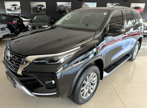 TOYOTA Hilux SW4 2.8 16V 4P SRX 4X4 7 LUGARES TURBO DIESEL AUTOMTICO, Foto 2