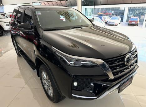 TOYOTA Hilux SW4 2.8 16V 4P SRX 4X4 7 LUGARES TURBO DIESEL AUTOMTICO, Foto 3