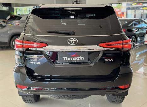 TOYOTA Hilux SW4 2.8 16V 4P SRX 4X4 7 LUGARES TURBO DIESEL AUTOMTICO, Foto 6