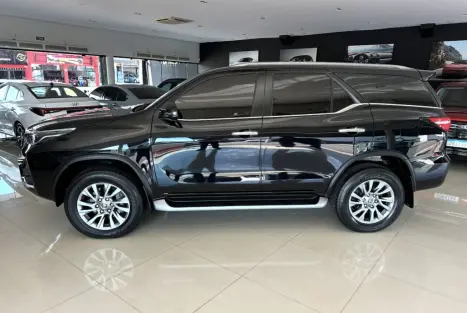 TOYOTA Hilux SW4 2.8 16V 4P SRX 4X4 7 LUGARES TURBO DIESEL AUTOMTICO, Foto 9