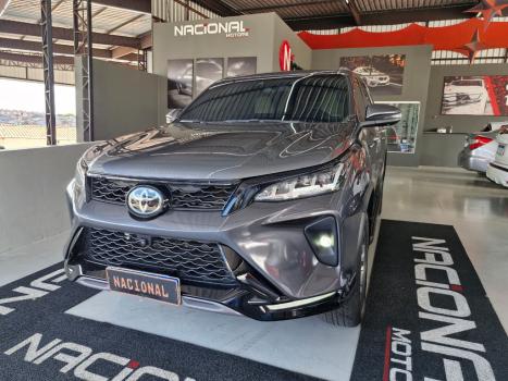 TOYOTA Hilux SW4 2.8 4P SRX 4X4 DIAMOND 7 LUGARES TURBO DIESEL AUTOM�TICO, Foto 4