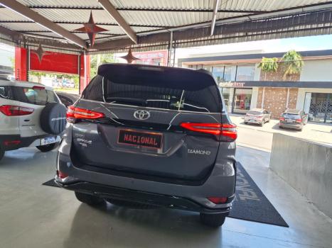 TOYOTA Hilux SW4 2.8 4P SRX 4X4 DIAMOND 7 LUGARES TURBO DIESEL AUTOM�TICO, Foto 6