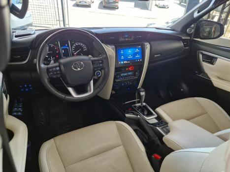 TOYOTA Hilux SW4 2.8 4P SRX 4X4 DIAMOND 7 LUGARES TURBO DIESEL AUTOM�TICO, Foto 12