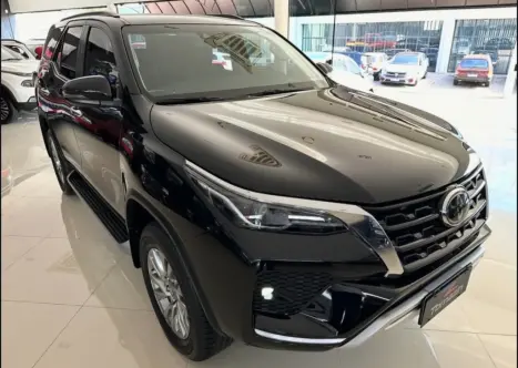 TOYOTA Hilux SW4 2.8 16V 4P SRX 4X4 7 LUGARES TURBO DIESEL AUTOM�TICO, Foto 2