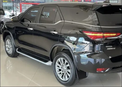 TOYOTA Hilux SW4 2.8 16V 4P SRX 4X4 7 LUGARES TURBO DIESEL AUTOM�TICO, Foto 7