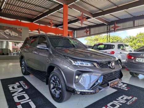 TOYOTA Hilux SW4 2.8 4P SRX 4X4 DIAMOND 7 LUGARES TURBO DIESEL AUTOM�TICO, Foto 1