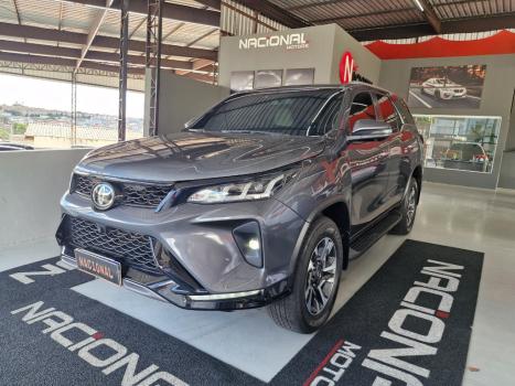 TOYOTA Hilux SW4 2.8 4P SRX 4X4 DIAMOND 7 LUGARES TURBO DIESEL AUTOM�TICO, Foto 3