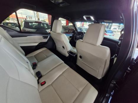 TOYOTA Hilux SW4 2.8 4P SRX 4X4 DIAMOND 7 LUGARES TURBO DIESEL AUTOM�TICO, Foto 10