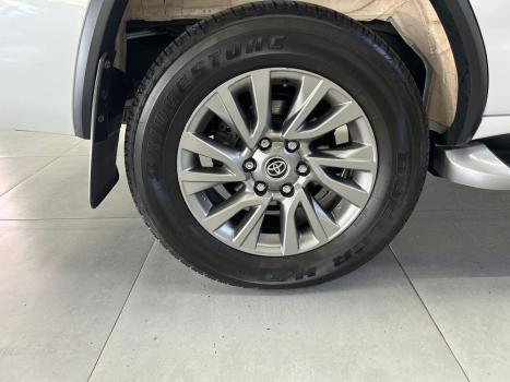 TOYOTA Hilux SW4 2.8 16V 4P SRX 4X4 7 LUGARES TURBO DIESEL AUTOM�TICO, Foto 4